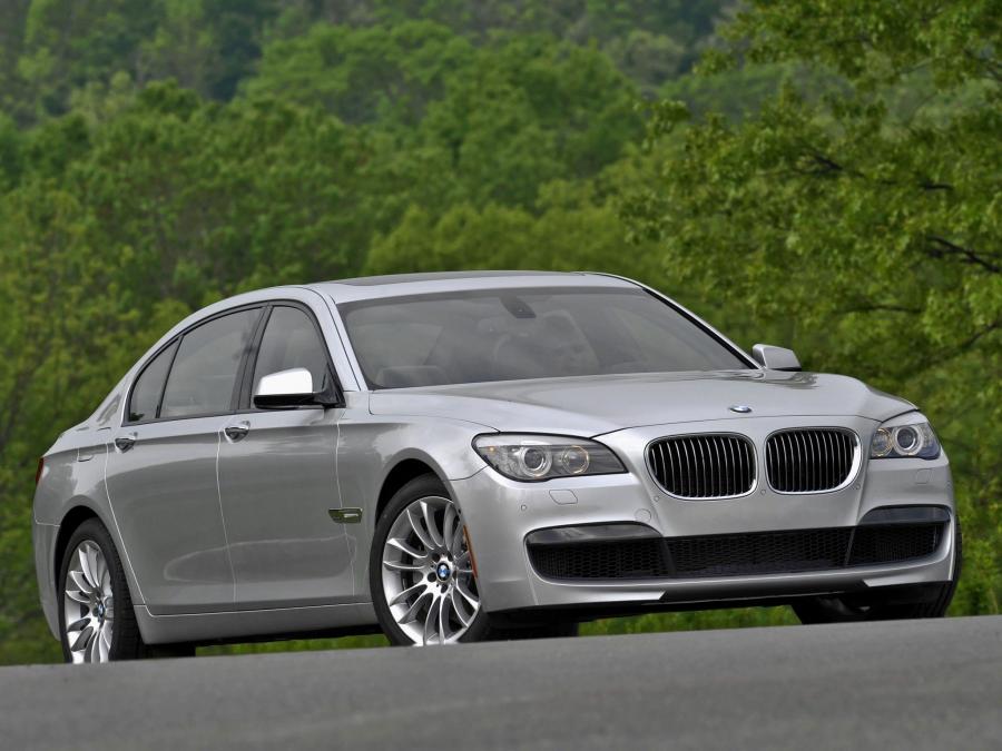  BMW 740Li 2010 года  (US) (фото 4 из 5)